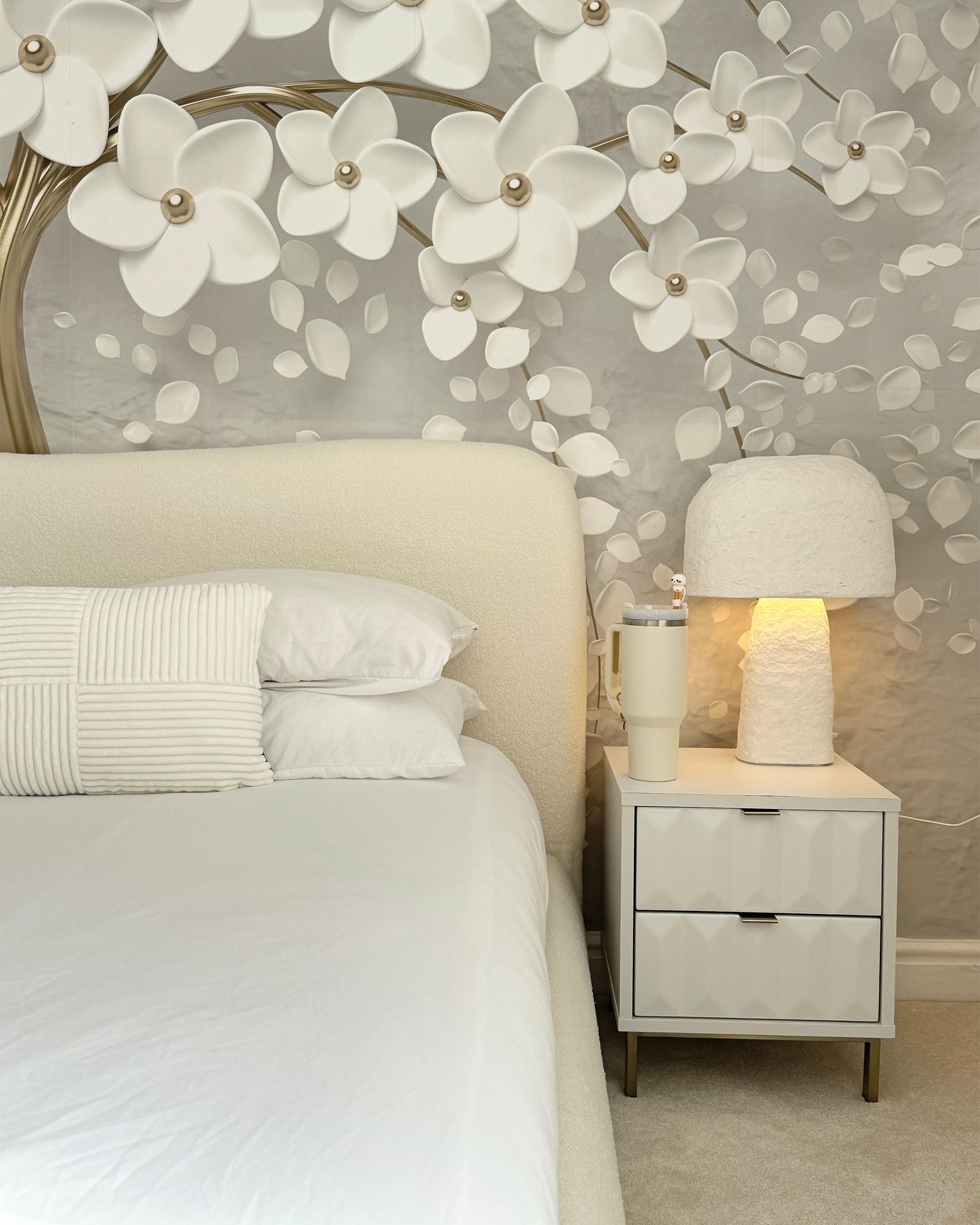 Łóżko z pojemnikiem boucle 180 x 200 cm białe BLAGNAC_978654