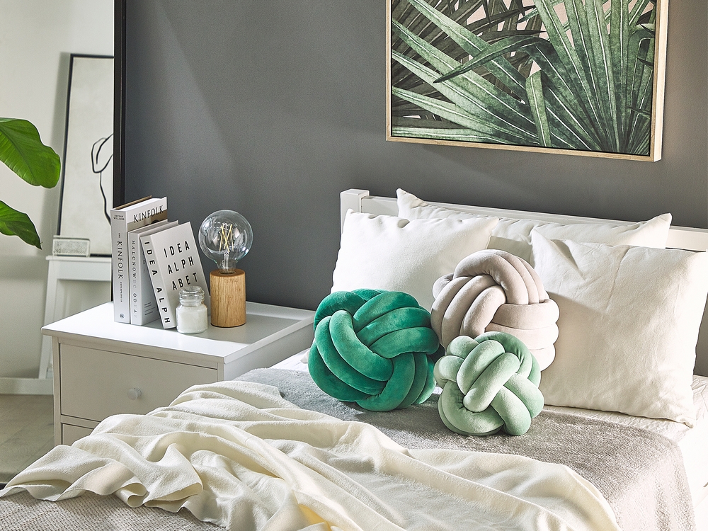 Velvet Knot Cushion 20 x 20 cm Green MALNI Beliani