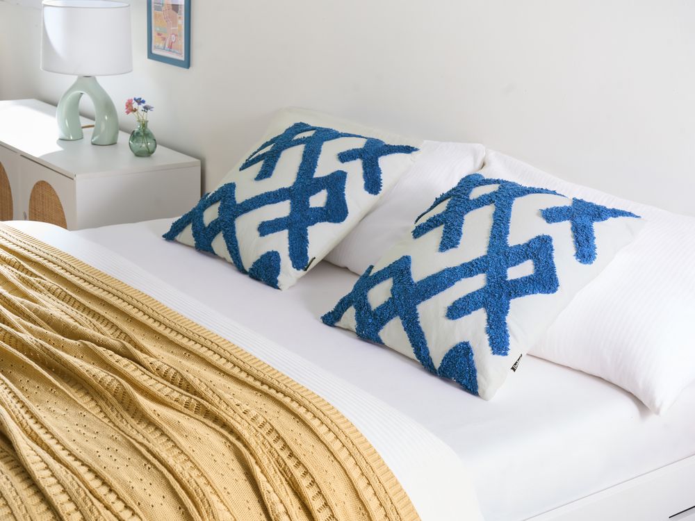Set of 2 Decorative Cushions HAZEL 45 x 45 cm Cotton White Geometric Pattern