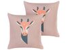 Set di 2 cuscini rosa con motivo di giraffa 45 x 45 cm CANDELABRA_854507