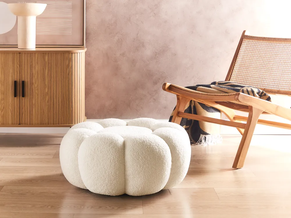 Puf BEAUFORT Buklé Krémově bílá