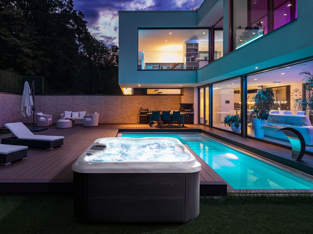 Outdoor Hot Tub with LED ARCELIA White