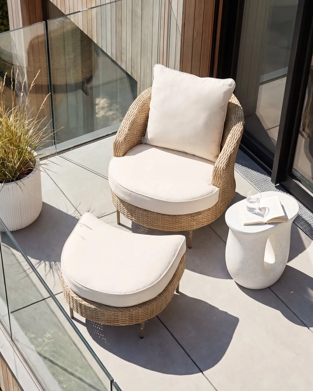 Poltrona da giardino con ottomana ARCILLE Rattan sintetico (PE) Beige_1082711