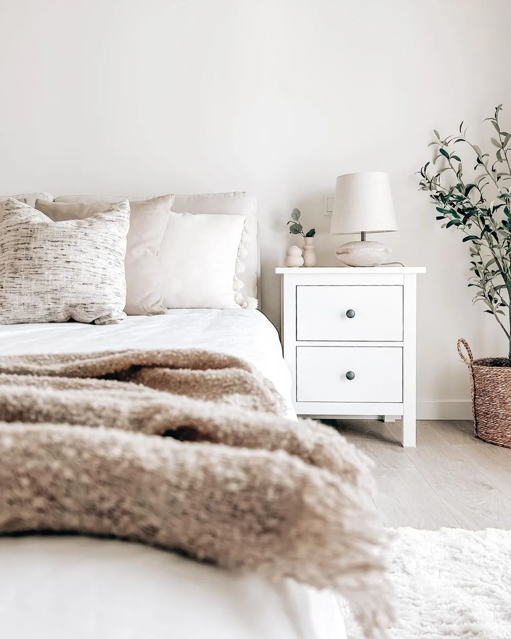 Bed Chenille MELLE 140 x 200 cm (EU Double) Light Beige_856797