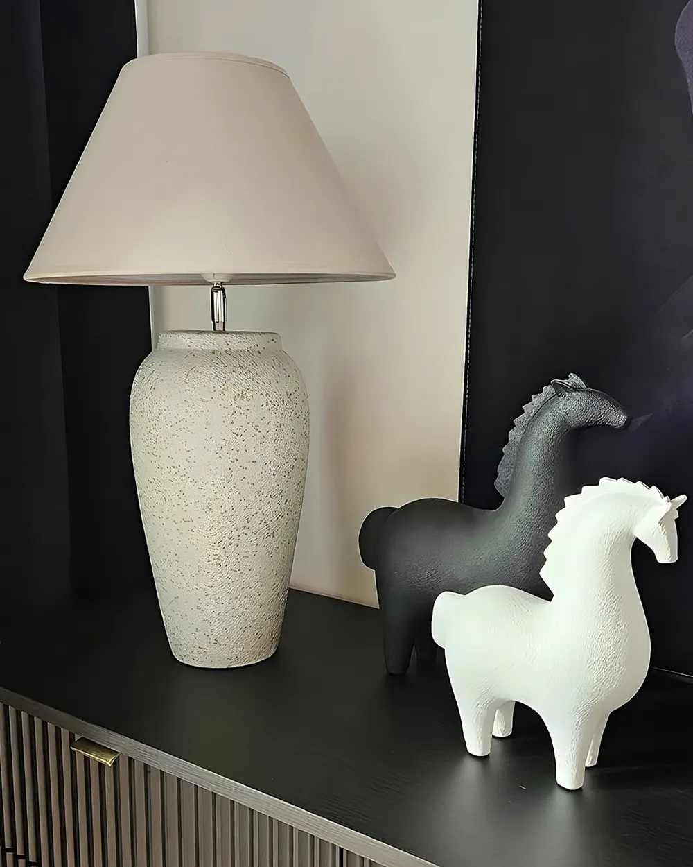 Beliani Tischlampe – Keramikfuß, Weißer Leinenschirm, 57 Cm Hoch, Mit Schalter