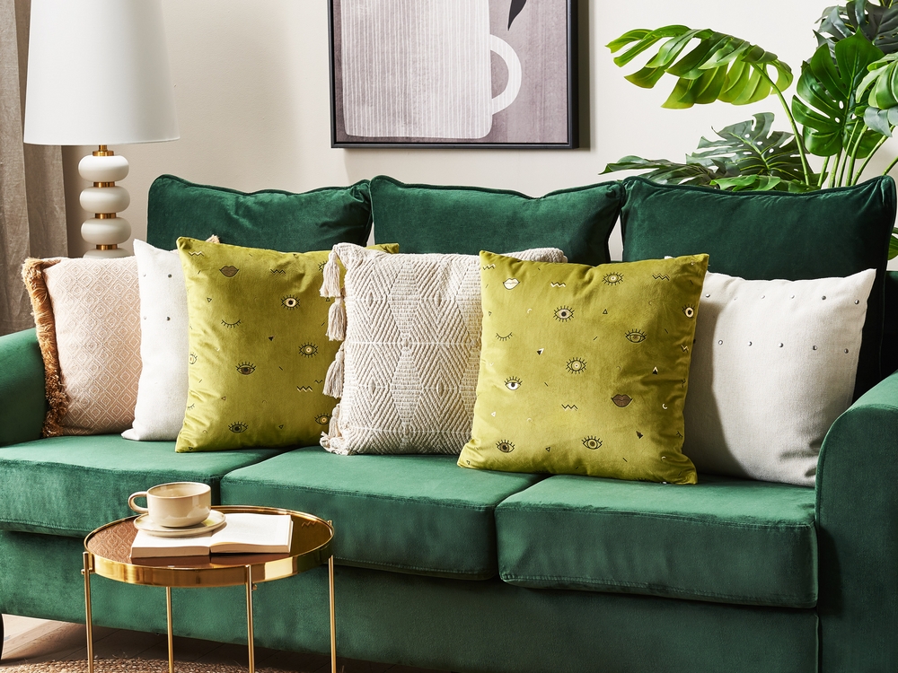 Set of 2 Velvet Cushions Eye Motif 45 x 45 cm Green AEONIUM Beliani.pt