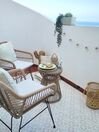Set da balcone 2 sedie e tavolino in rattan color naturale e cuscini grigio chiaro TRESTINA_827459
