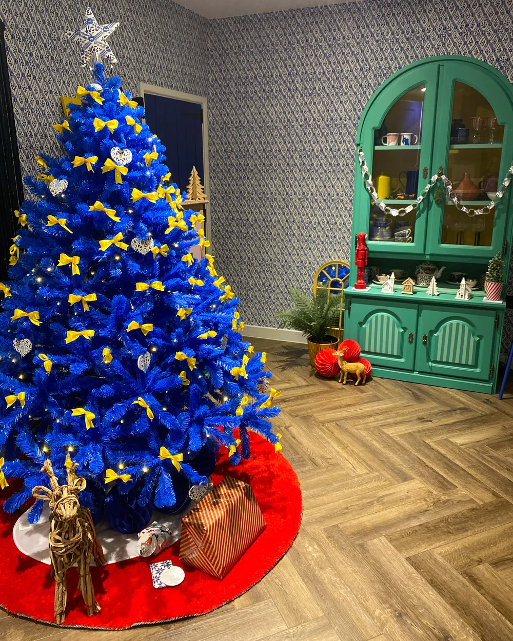Artificial Christmas Tree FARNHAM 180 cm Blue - Beliani.co.uk