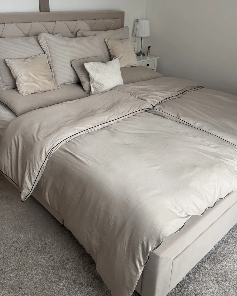 Bett mit Schubladen LIEVIN Samtstoff Beige 140 x 200 cm_945765