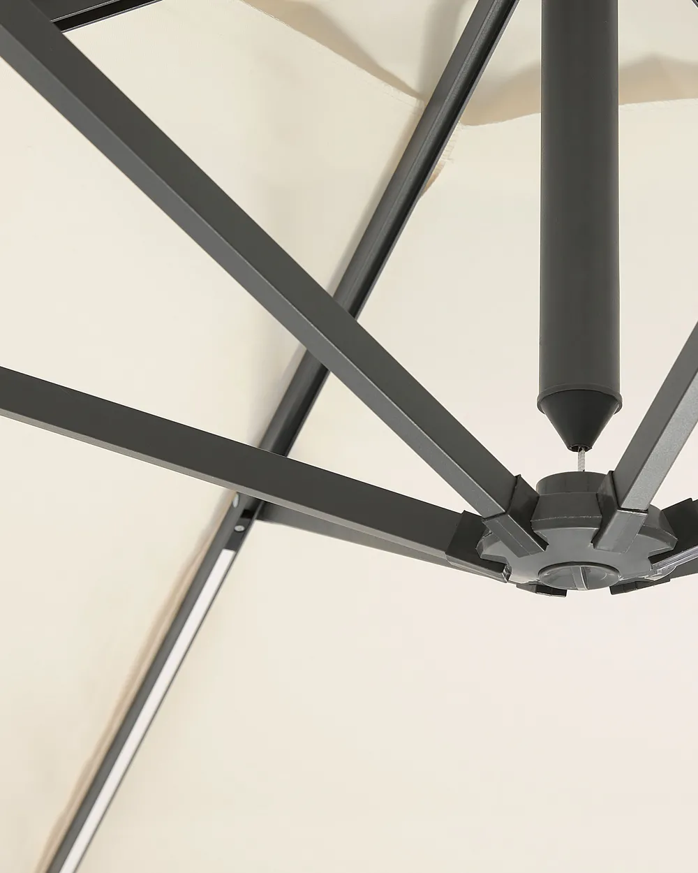 Parasol ogrodowy na wysięgniku LED 285 cm CORVAL Beżowy_778575