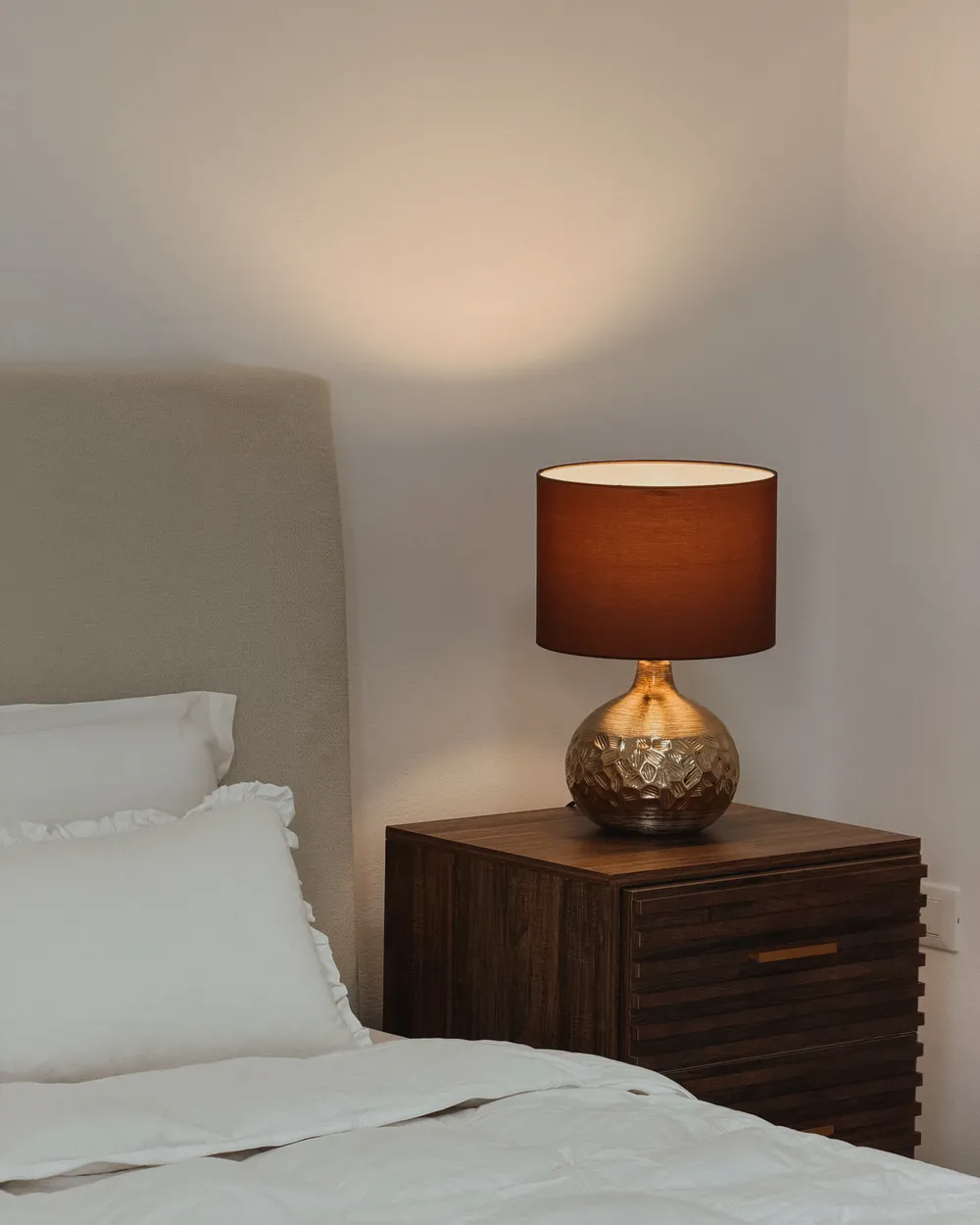 Lampe De Table Bellariva – Eglo – Céramique Blanc Crème, Abat-jour Tissu – Commande Tactile – Neuf