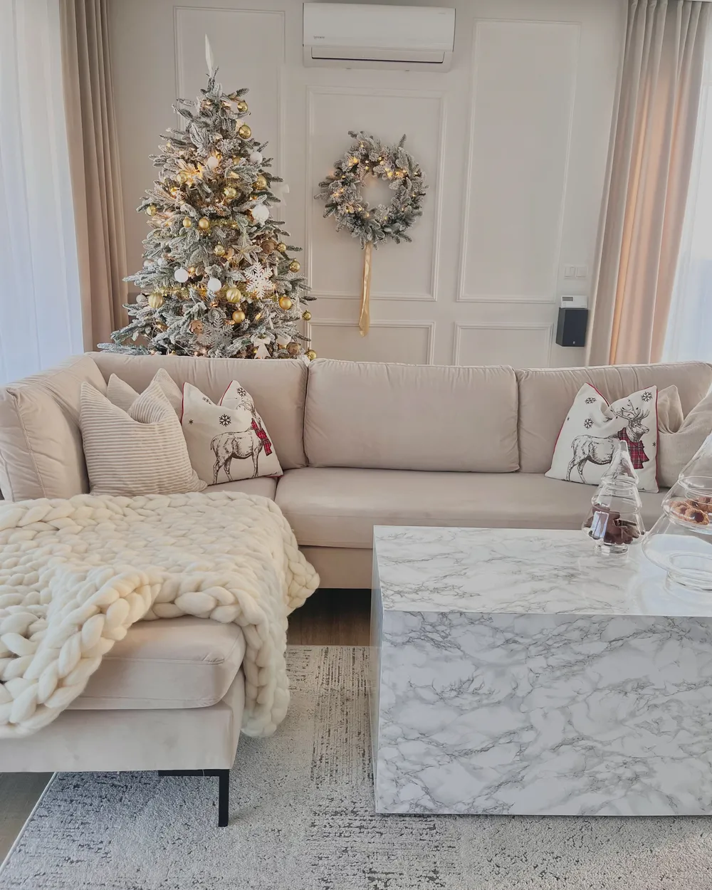 Artificial Snowy Christmas Tree BASSIE 210 cm White_842868