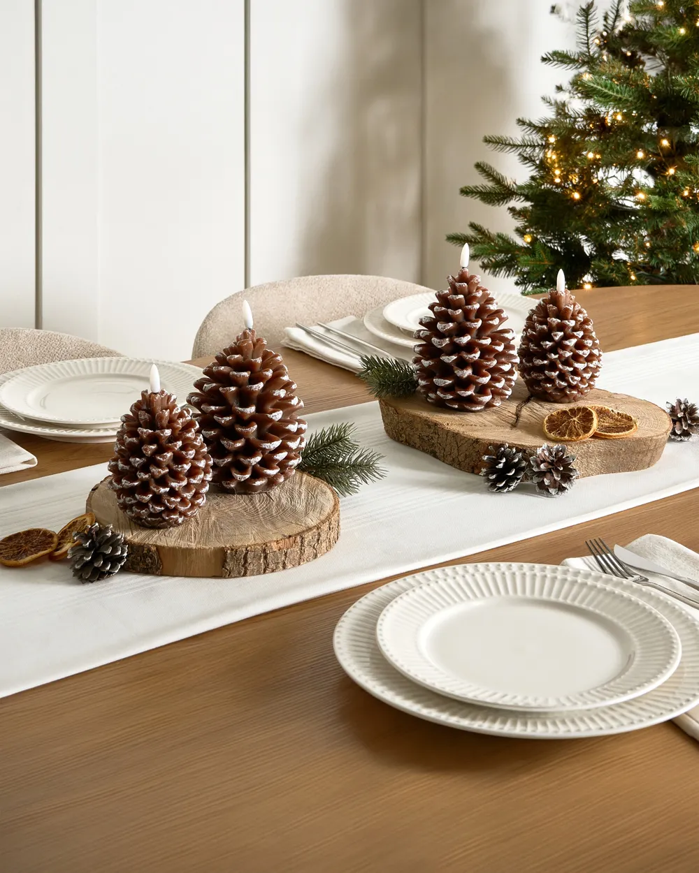 Zestaw 4 świec LED IVRESSE 15/12 cm Szyszka Brązowy_1016086