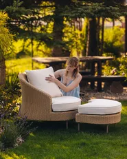 Poltrona da giardino con ottomana ARCILLE Rattan sintetico (PE) Beige_1116928