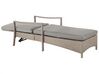 Chaise longue en rotin taupe et coussin gris VASTO_802169