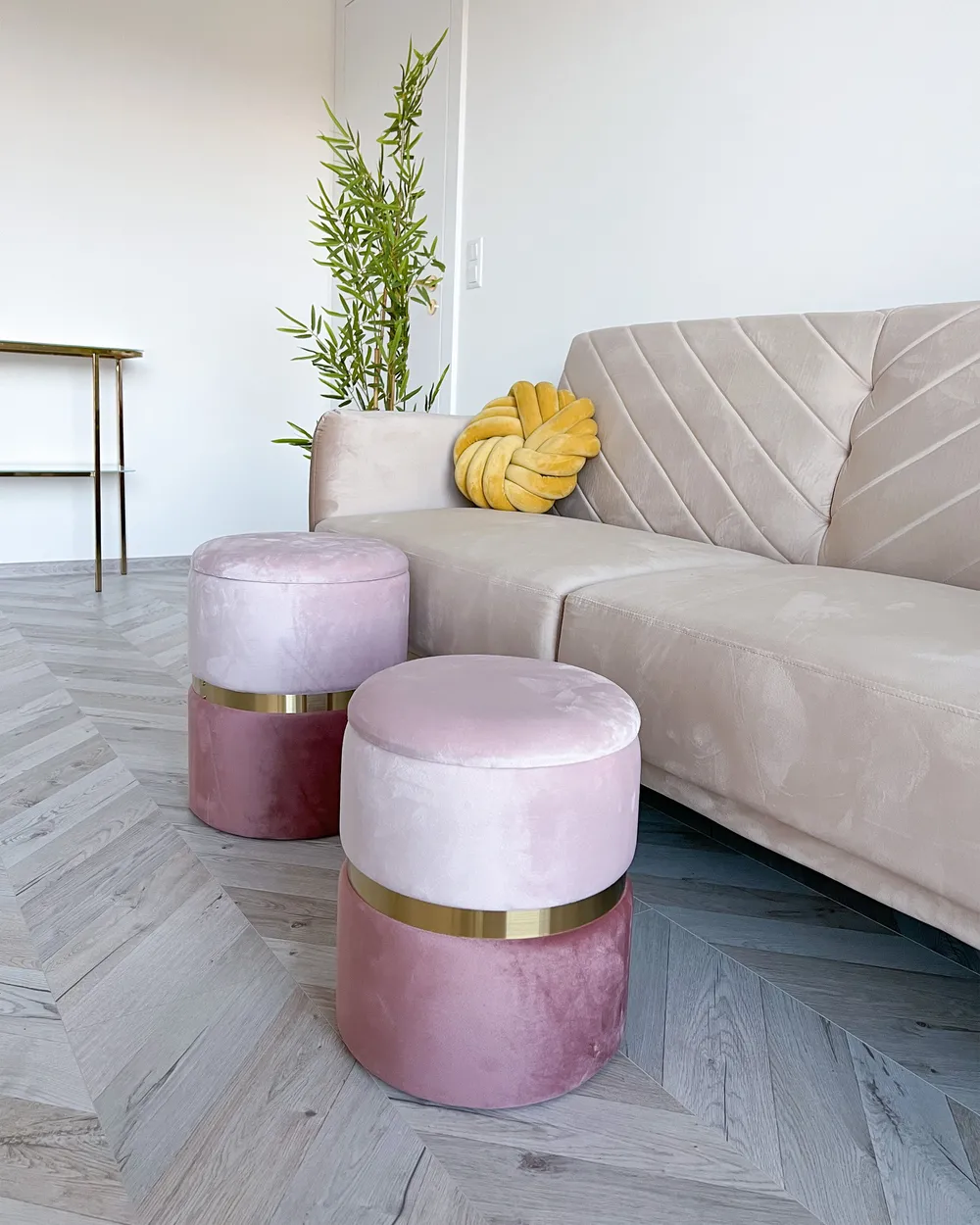Set 2 Pouf Portaoggetti In Velluto Nero Beliani: Morbidi Sedute Con Contenitore Per Soggiorno E Camera
