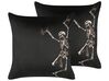 2 welurowe poduszki dekoracyjne z motywem w szkielety 45 x 45 cm czarne MEDVES_830162