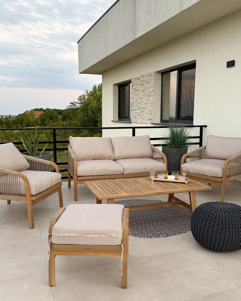 Lounge Set mit Tisch und Ottomane 4-Sitzer SUMBA Akazienholz Hellbraun_1165914