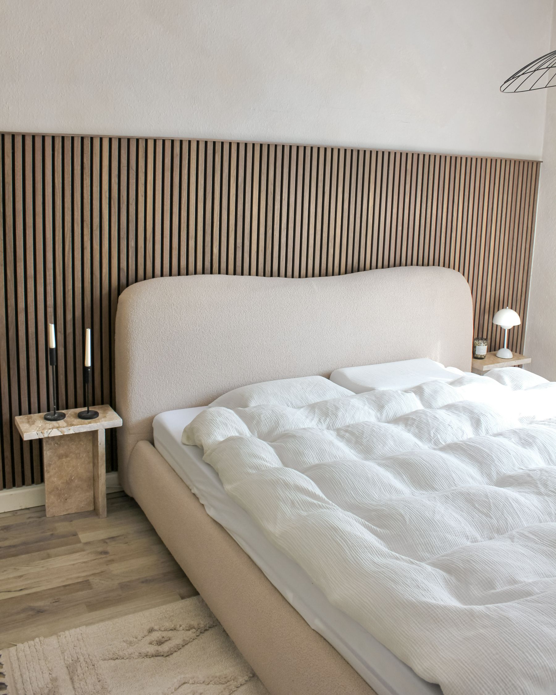 Łóżko z pojemnikiem boucle 180 x 200 cm jasnobeżowe BLAGNAC_980365