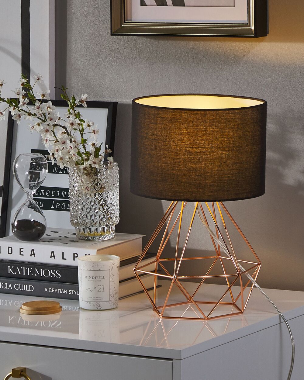 Copper geometric lamp outlet