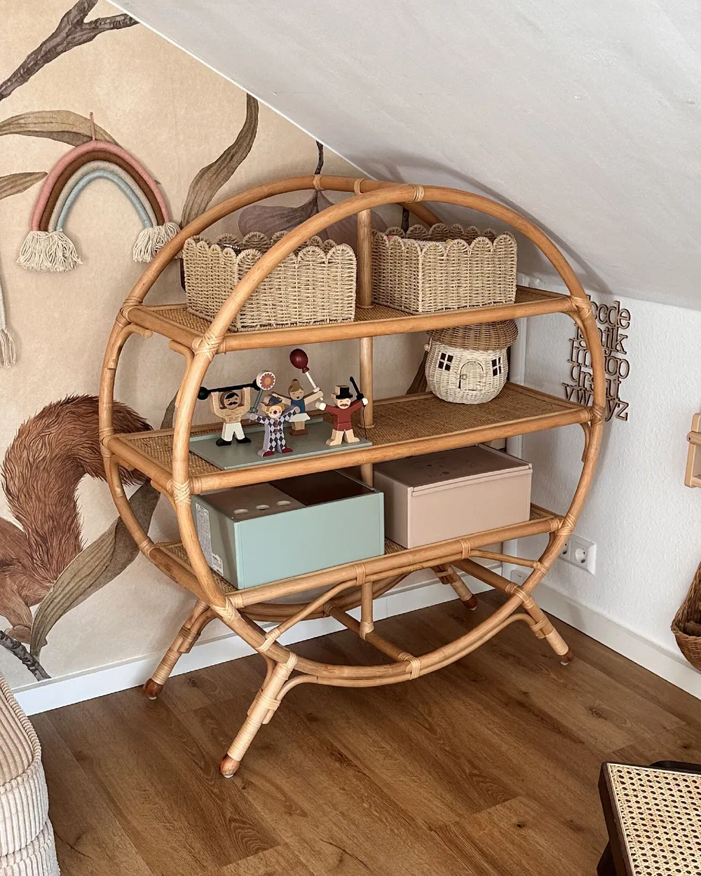 Credenza alta e stretta in rattan con anta e ripiano regolabile per soggiorno, 29,5 x 29,5 x 137 cm, nera | Leroy Merlin Credenza alta e stretta in rattan con anta e ripiano regolabile per soggiorno, 29,5 x 29,5 x 137 cm, nera | Leroy Merlin