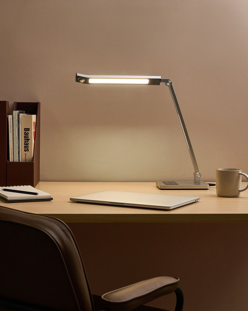 Candeeiro de secretária LED LEPUS Com sensor de movimento Prateado