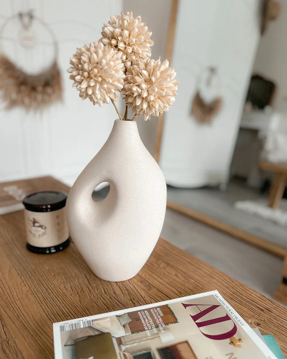 Flower Vase KOMOTINI Ceramic 32 cm Off-White - Beliani.es Flower Vase KOMOTINI Ceramic 32 cm Off-White - Beliani.es