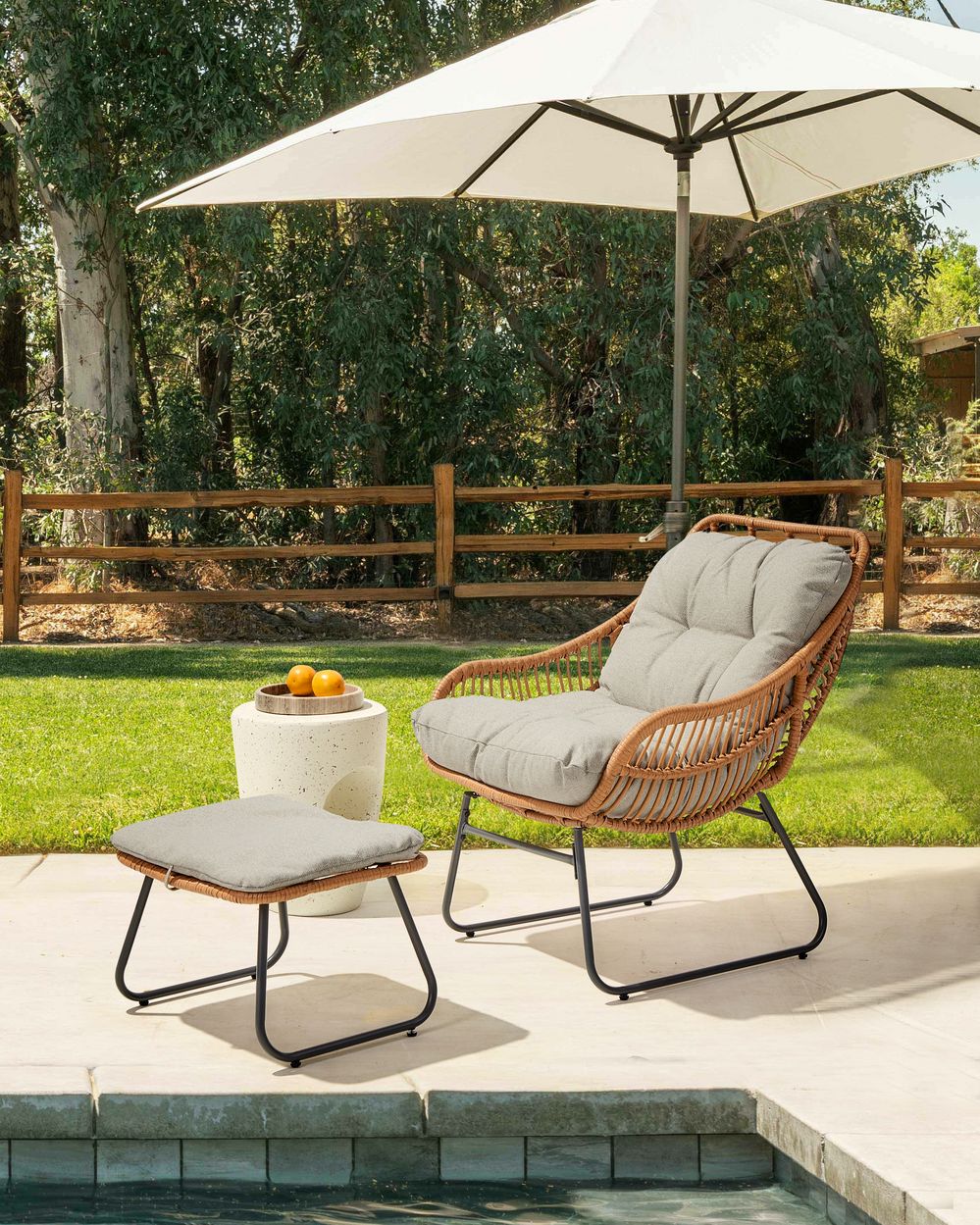PE Rattan Garden Chair with Footstool Natural MESTRE Beliani.es