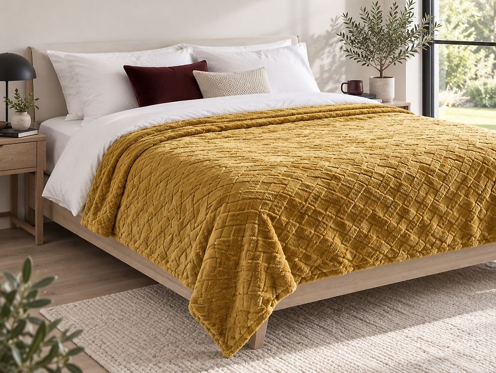Prikrývka na posteľ SITAPUR Umelá kožušina 200 x 220 cm Horčicová