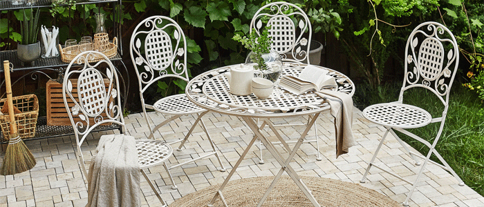 cream metal garden table and chairs