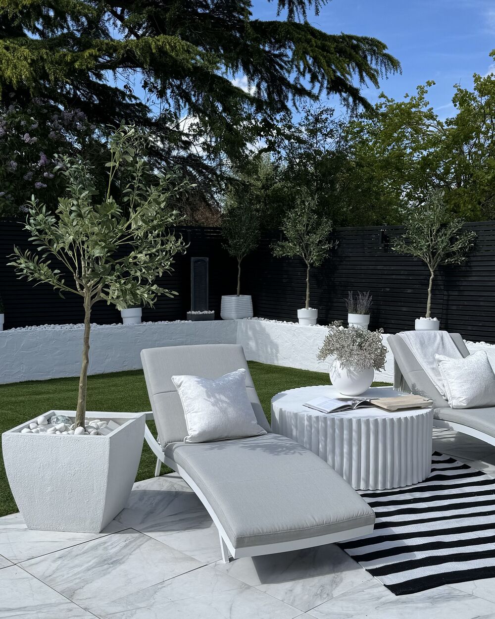 Macetero Color Antracita, Con Depósito, Colección FURU, De 56,9 X 56,9 X 44,5 Cm, Capacidad De 92 L 90062213