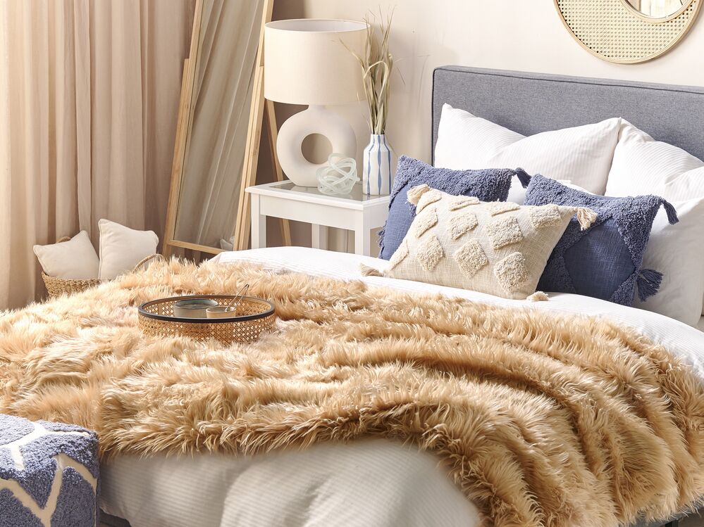 Faux Fur Bedspread 150 x 200 cm Light Brown DELICE Beliani.no