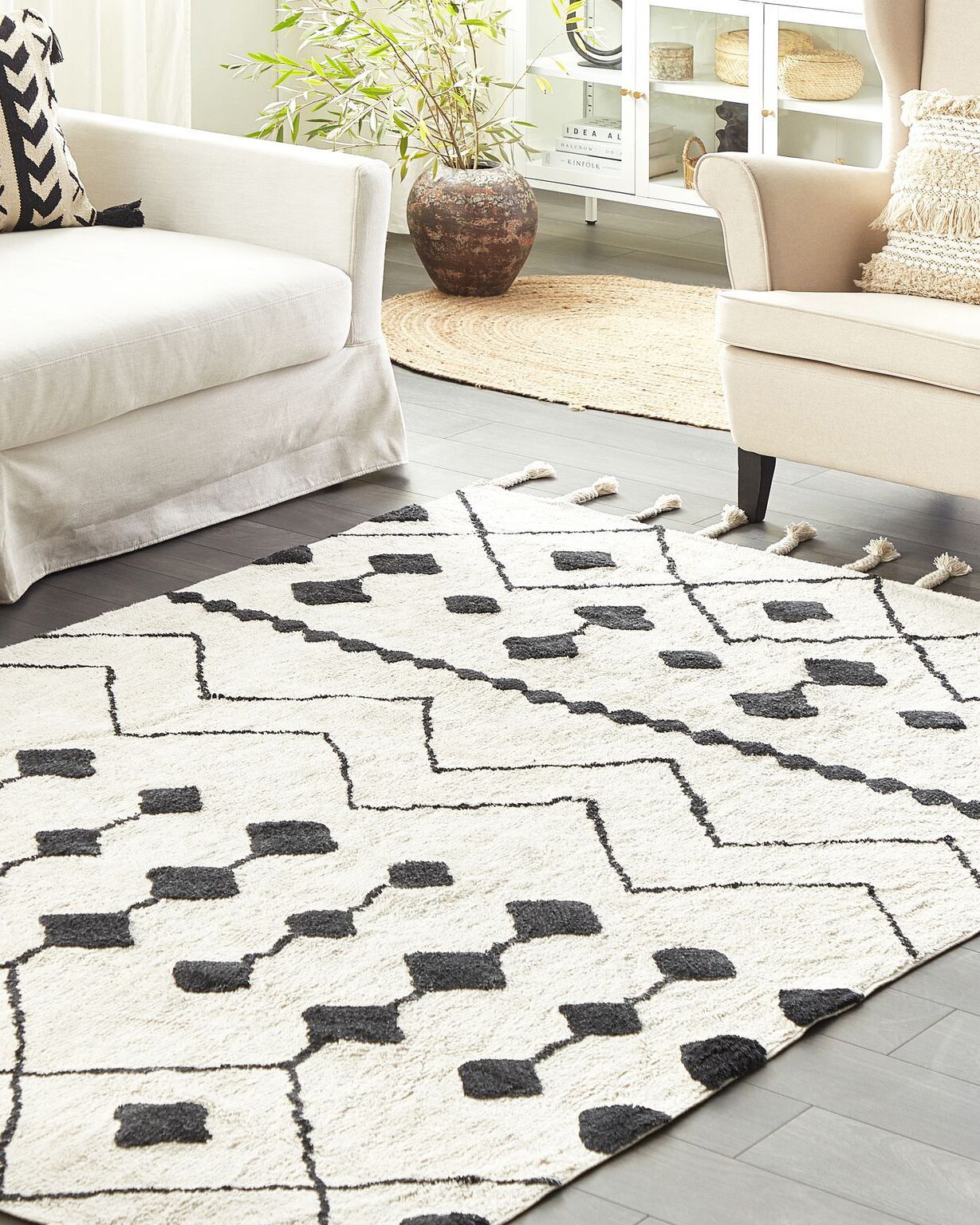 Cotton Area Rug 140 x 200 cm Black and White KHEMISSET_830849