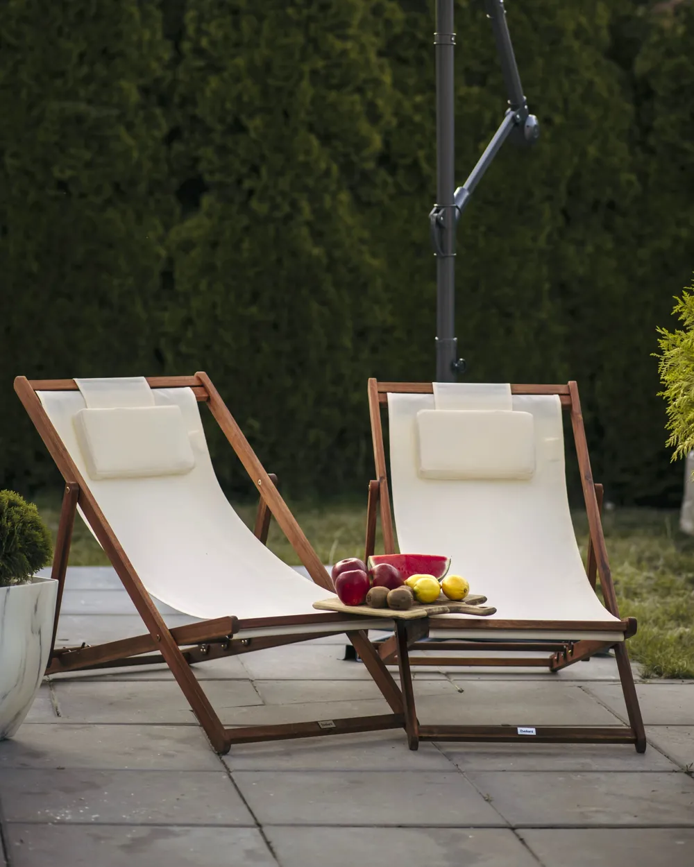 Zestaw 2 leżaków ogrodowych składanych AVELLINO z zestawem wymiennych tkanin Drewno akacjowe Ciemnobrązowy_1005540