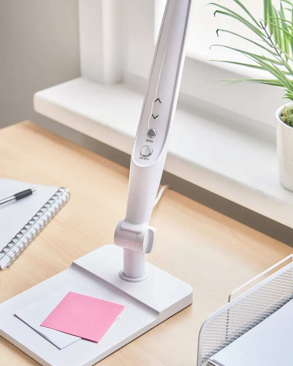 LED Desk Lamp PEGASI with Dimmer White_1018259