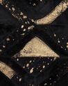 Kožený koberec 140 x 200 cm čierna/zlatá DEVELI_689128