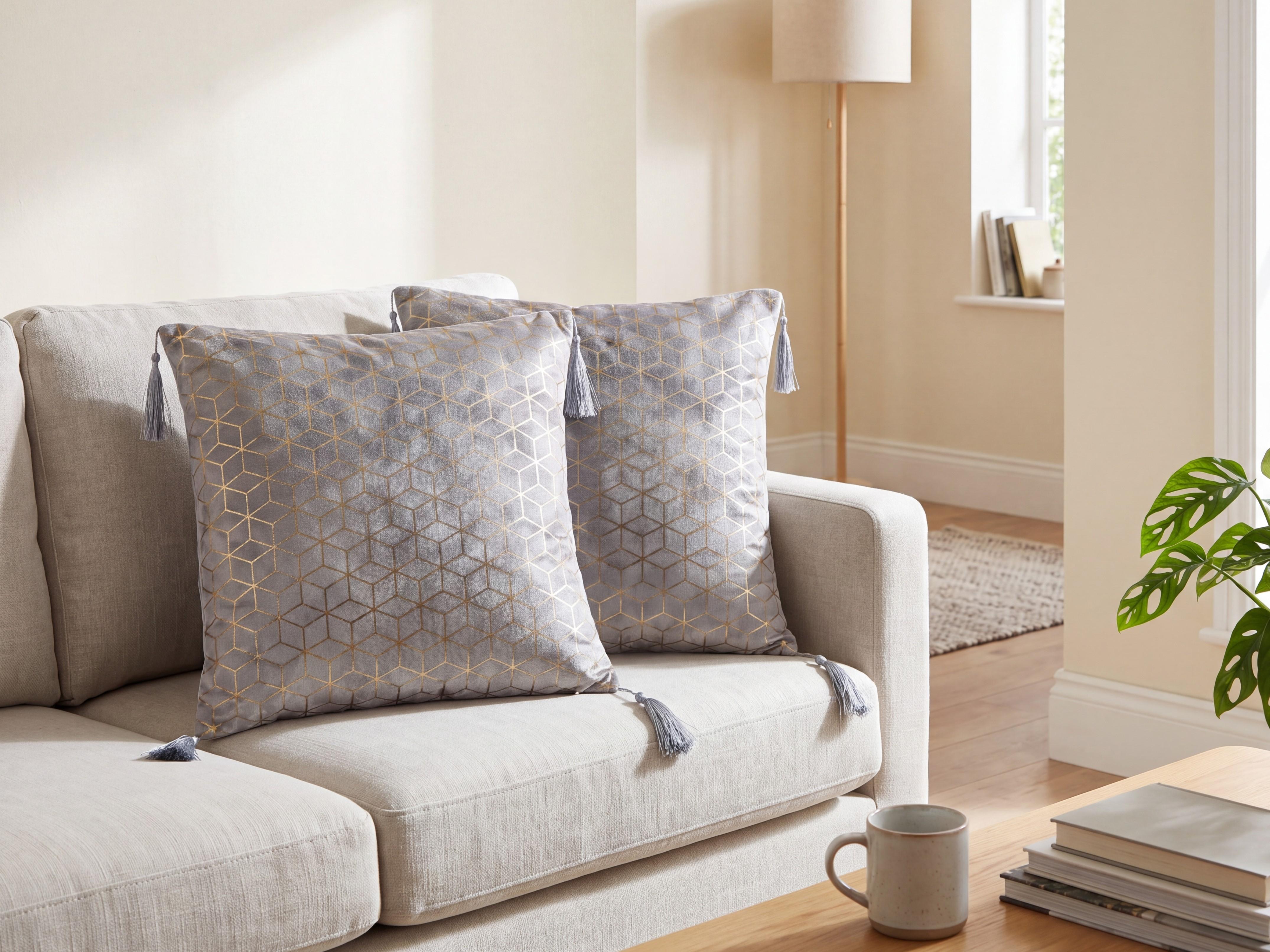 Set of 2 Decorative Cushions YARINA 45 x 45 cm Grey Geometric Pattern
