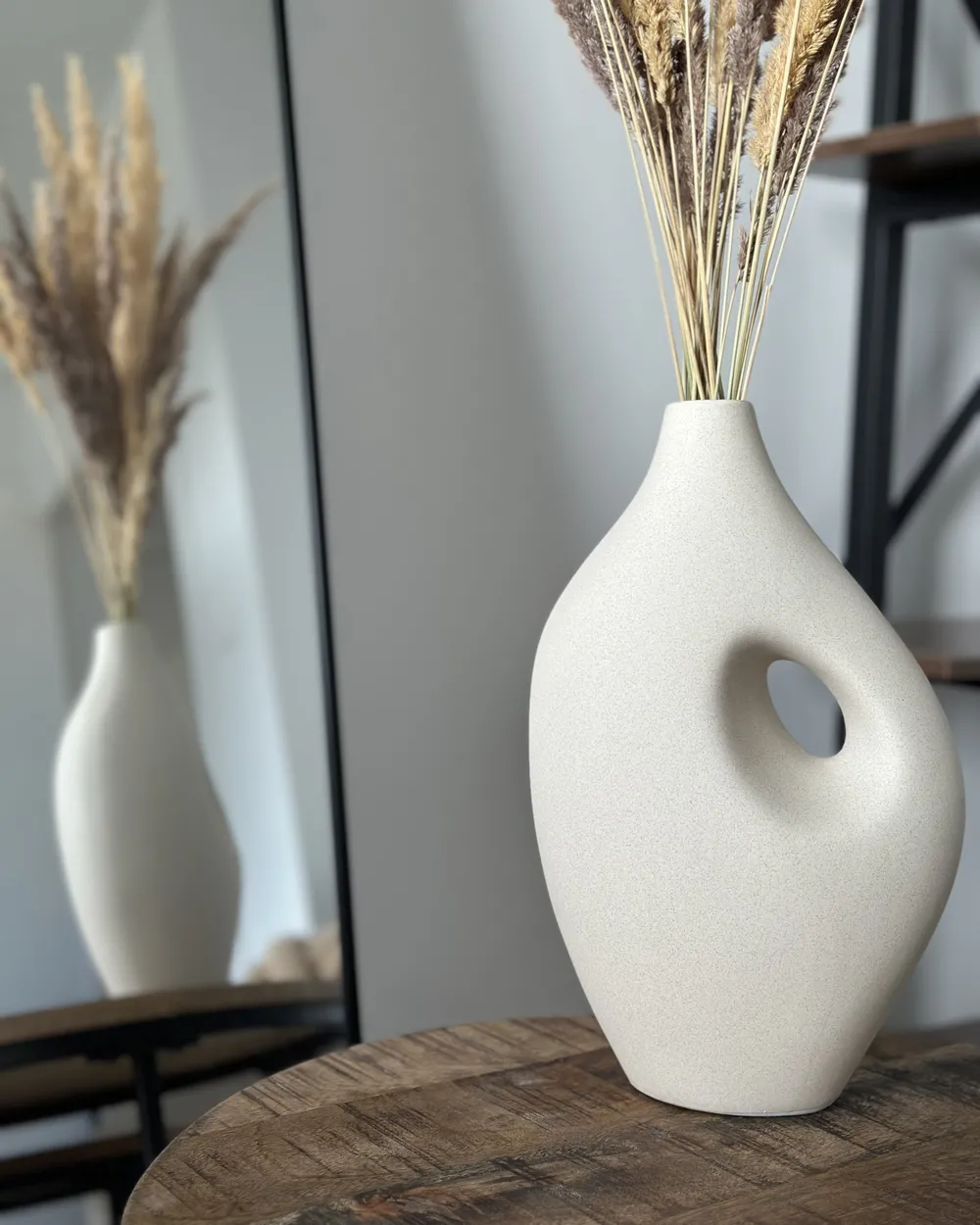 Flower Vase KOMOTINI Ceramic 32 cm Off-White - Beliani.es