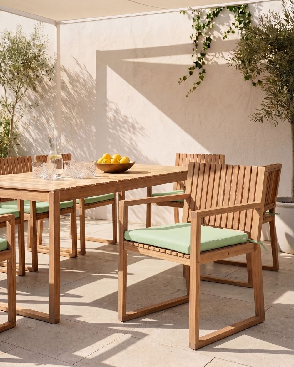 Set mit 2 Stühlen und Sitzkissen SASSARI PREMIUM zertifiziertes Akazienholz Hellgrün