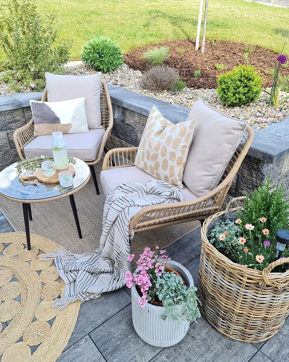 Bistro Set with Cushions LAURETO PE Rattan Natural_867015
