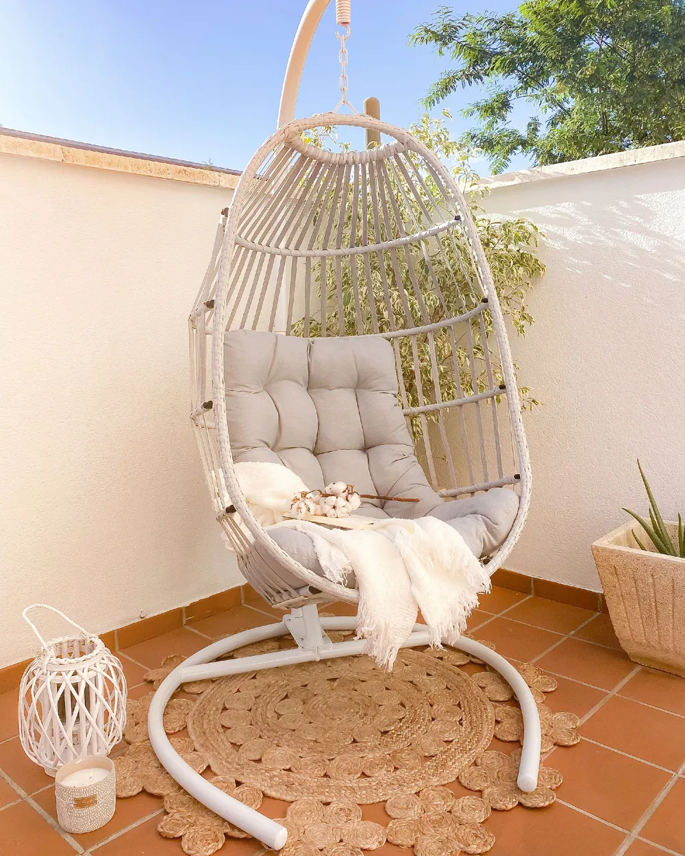 Poltrona sospesa con supporto da pavimento SESIA Rattan sintetico (PE) Grigio chiaro_824305