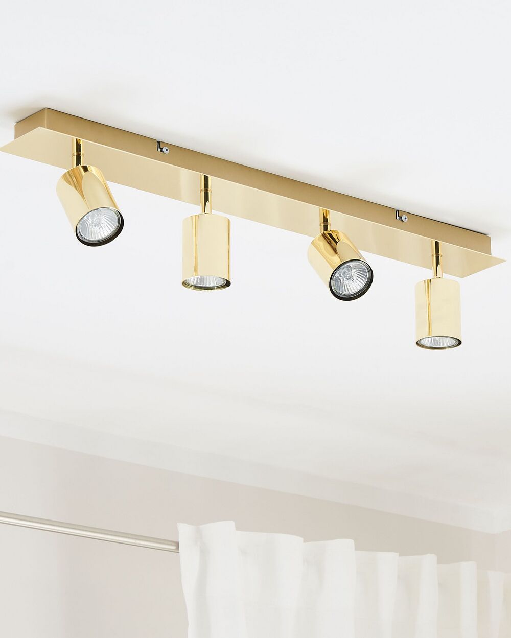 Gold spotlights new arrivals