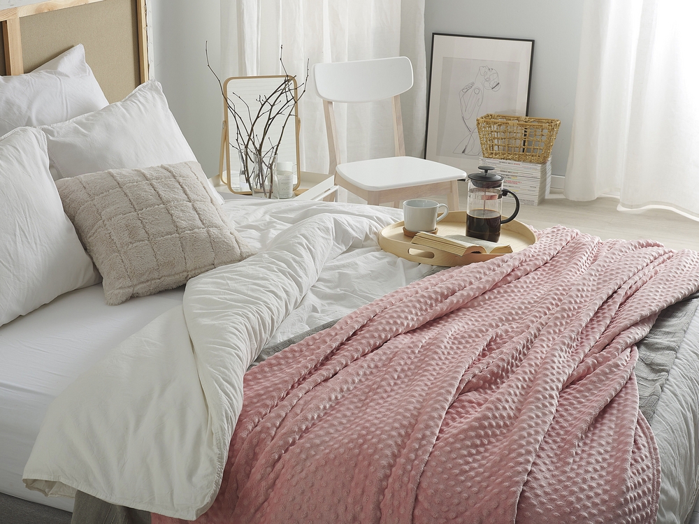 Blanket 150 x 200 cm Pink SAMUR Beliani.cz