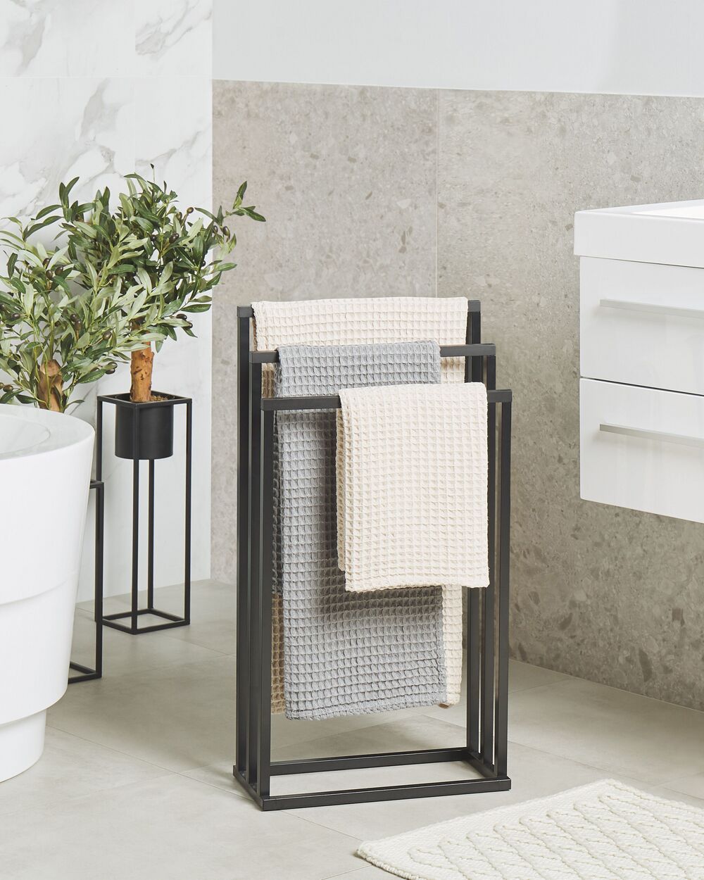 Towel Stand 45 x 84 cm Black and Dark Wood CHARRAS Beliani