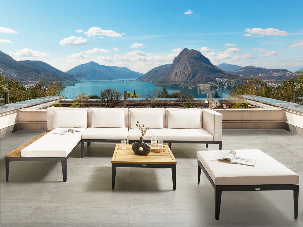 Conjunto de jardín con mesa y otomana 4 plazas BRACCIANO Madera de acacia certificada Beige claro Derecha