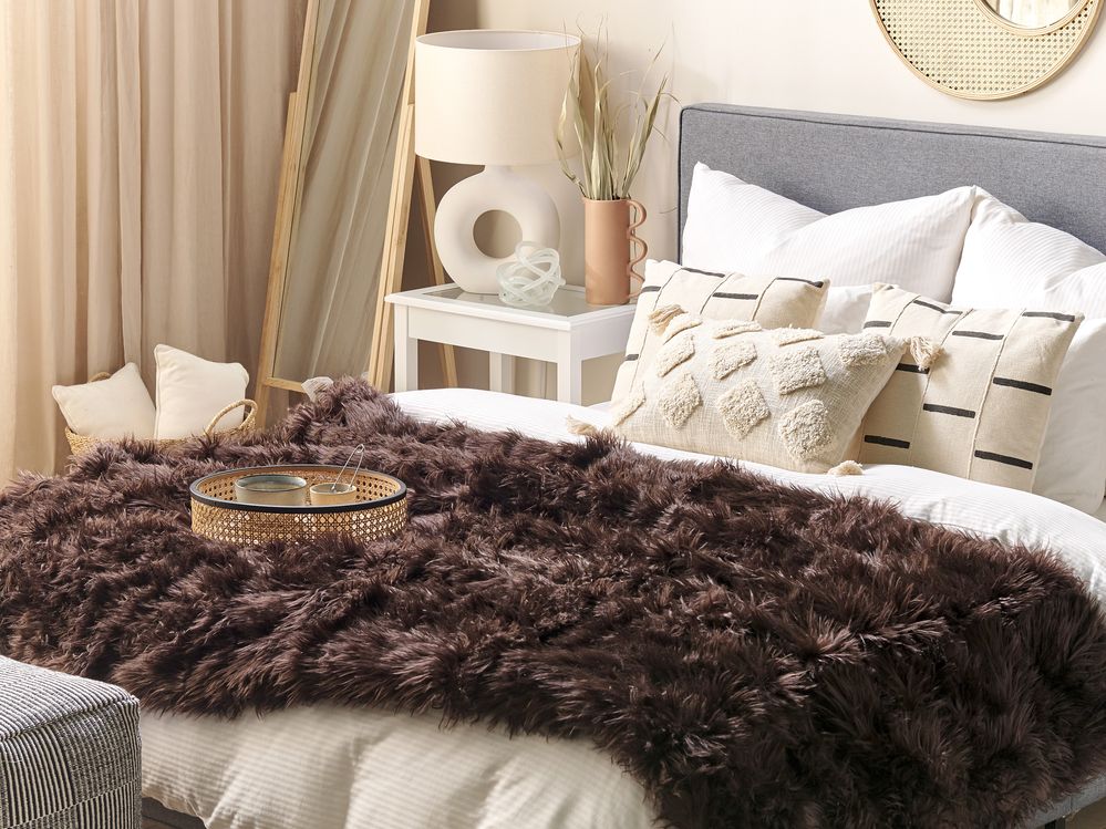 Faux Fur Bedspread 150 x 200 cm Brown DELICE Beliani.cz