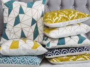 Zestaw 2 poduszek dekoracyjnych PRIMULA 45 x 45 cm Bawełna Musztardowy Ikat_853681