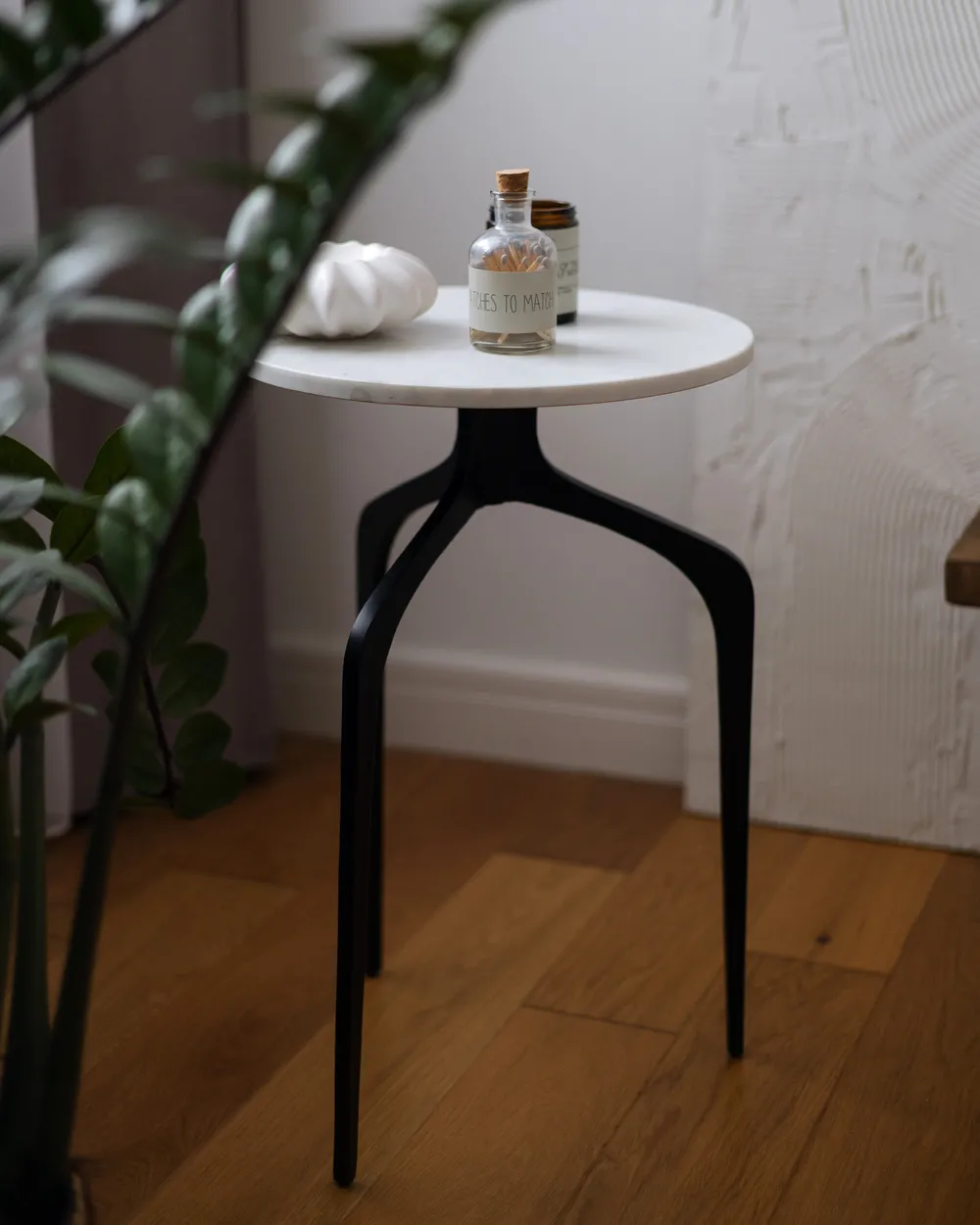 Side Table TIHOI Marble Black/ White_1022283