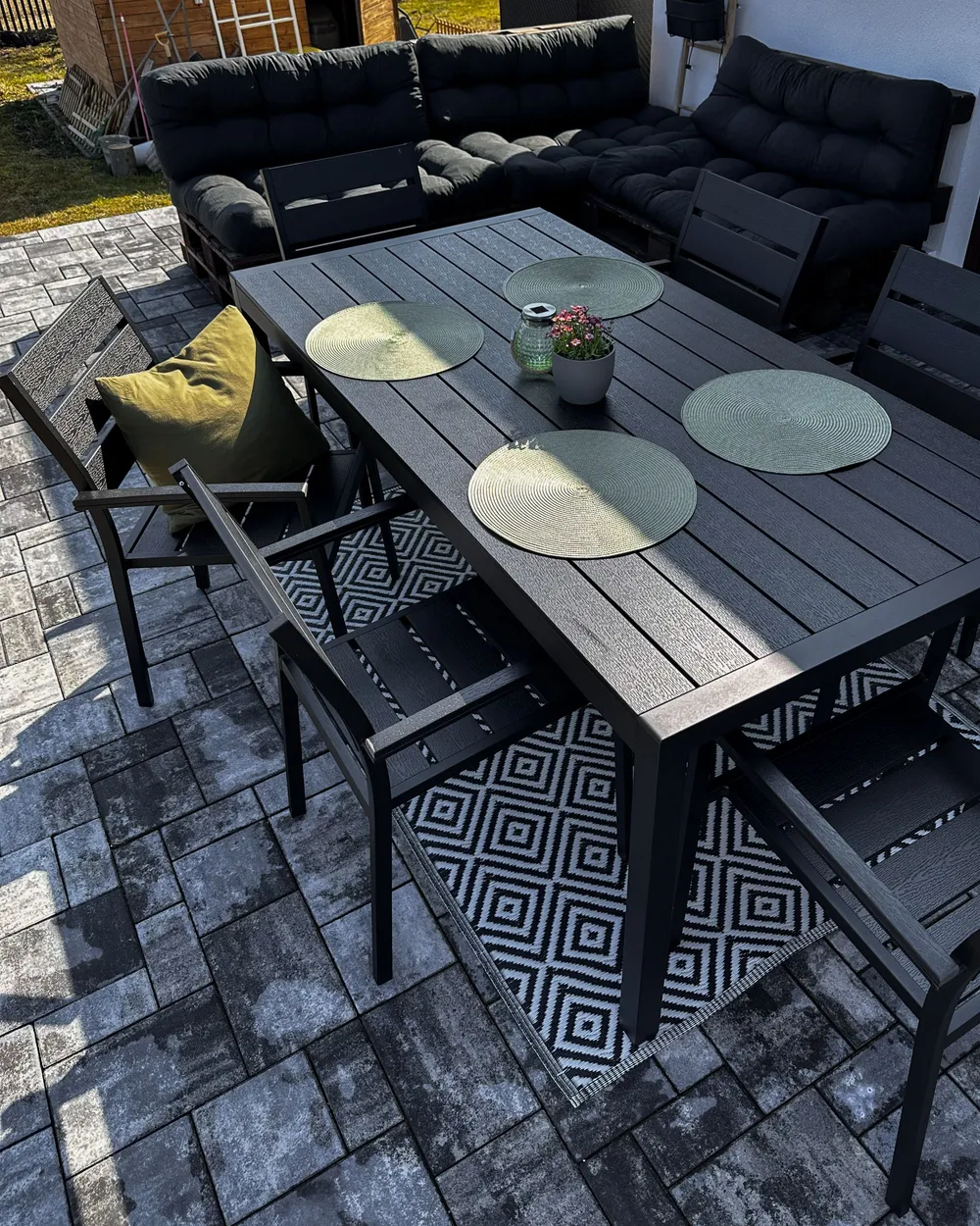 Zestaw ogrodowy stół i 6 krzeseł czarny VERNIO_976561