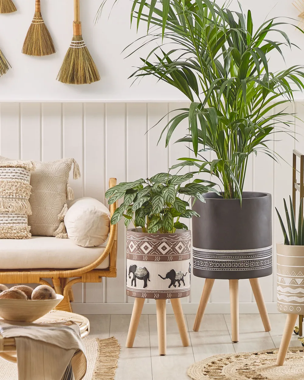 Elevated Plant Pot ACHILIO 30 cm Dark Brown - Beliani.cz